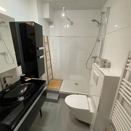 Persea Yourhosthelper Ouistreham Bagian luar foto