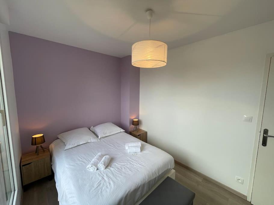 Persea Yourhosthelper Ouistreham Bagian luar foto