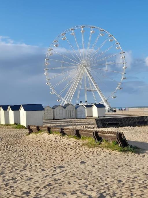 Persea Yourhosthelper Ouistreham Bagian luar foto