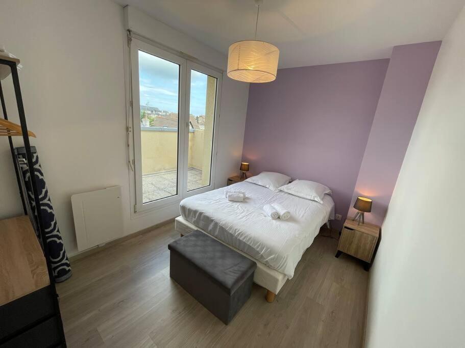 Persea Yourhosthelper Ouistreham Bagian luar foto