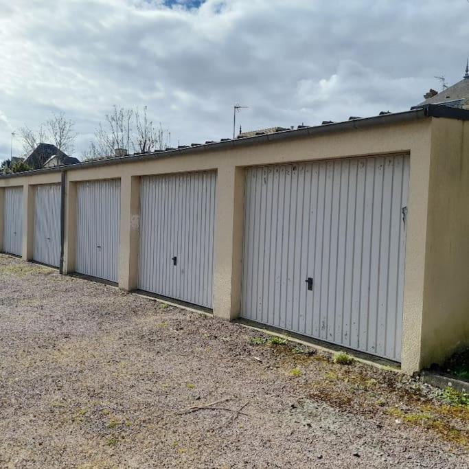 Persea Yourhosthelper Ouistreham Bagian luar foto