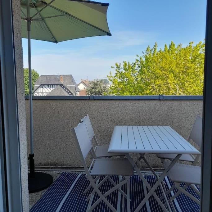 Persea Yourhosthelper Ouistreham Bagian luar foto